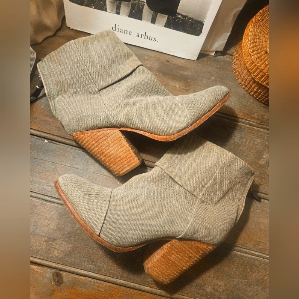 RAG&BONE BOOTIES.EUC.COOL KHAKI CANVAS,LEATHER LINING&HEELS.REAR ZIPPER! ♡